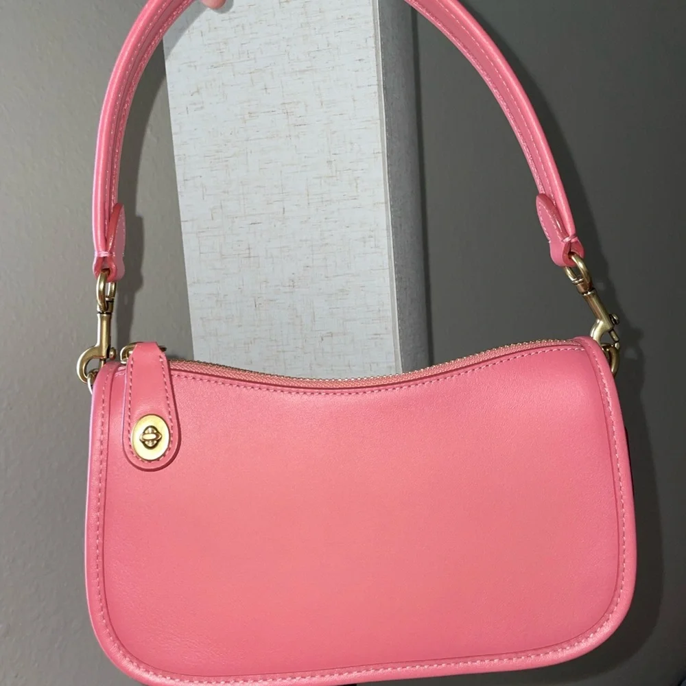 Coach | Bags | Nwot Coach Swinger Pink Bag With Goldtone Hardware 